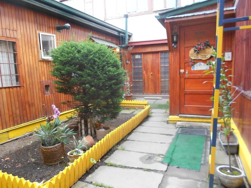 Alojamiento Familiar Rey Bed & Breakfast Punta Arenas Exterior photo